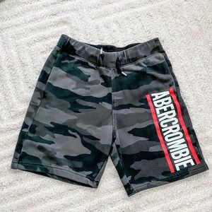 Abercrombie kids - Youth Big Boys Fleece Grey Camo shorts